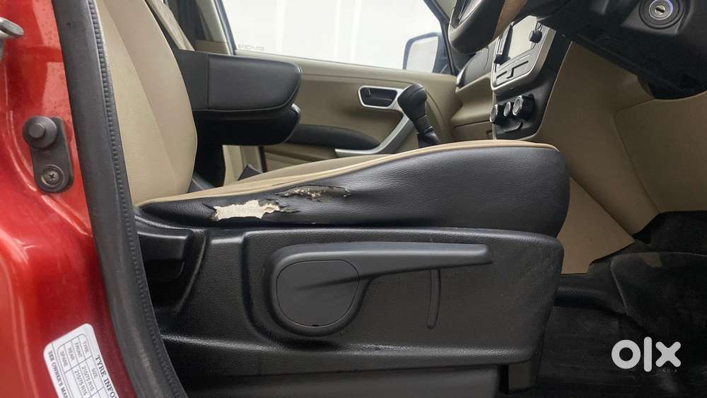 Mahindra Tuv 300 T10 Dual Tone, 2018, Diesel