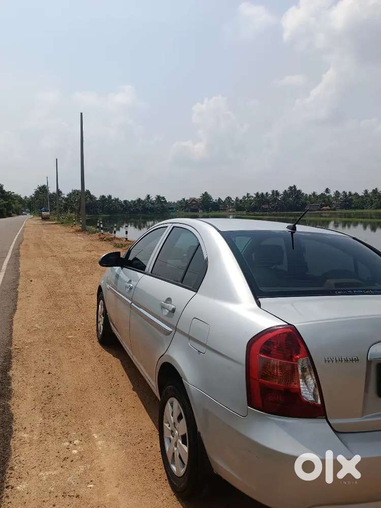 Hyundai Verna 2010 Petrol 105600 Km Driven