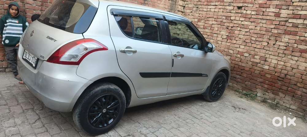 Maruti Suzuki Swift 2012 Cng & Hybrids Well Maintained