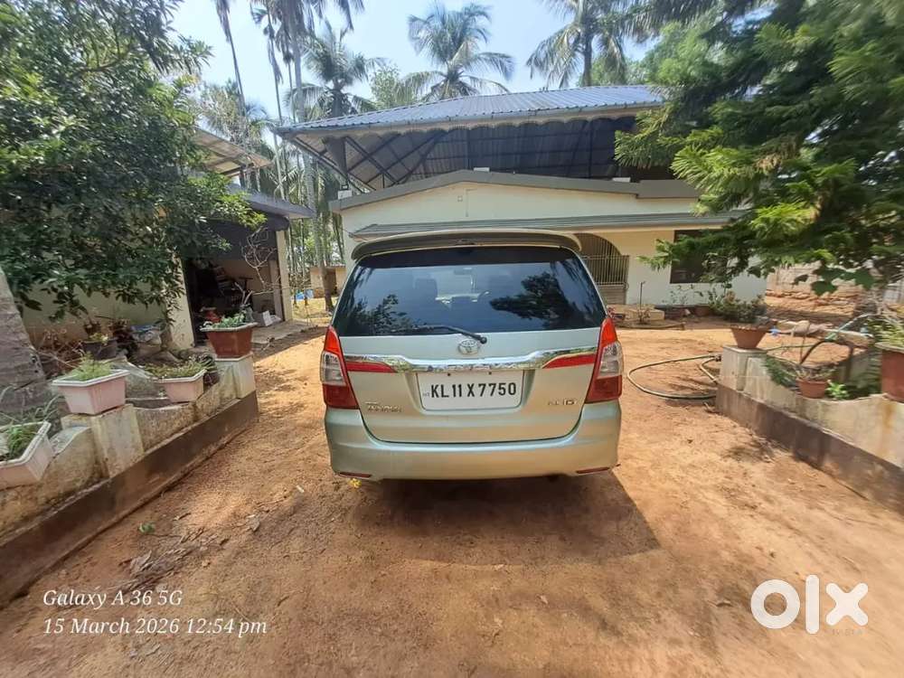 Toyota Innova 2006 
8 Seater