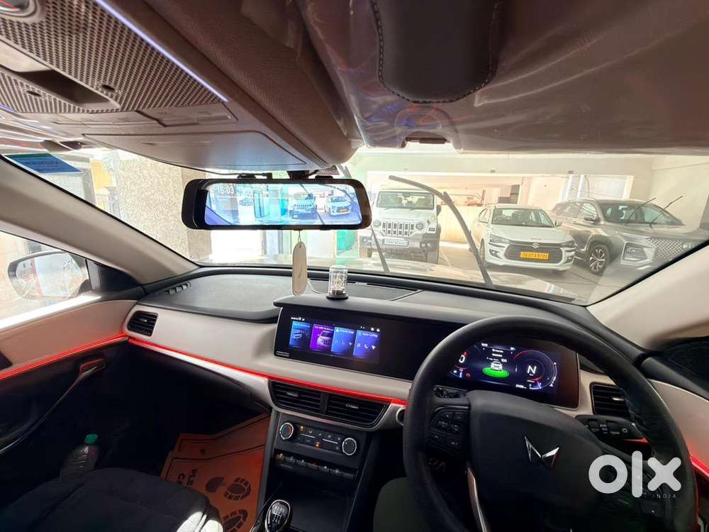 Mahindra Xuv700 Ax5 With 7xo Alloy Wheels And Tyres