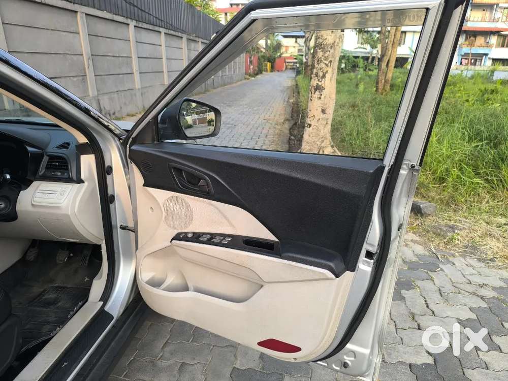 Mahindra Xuv300 W6 Ds Bs6 Mt  Well Maintained