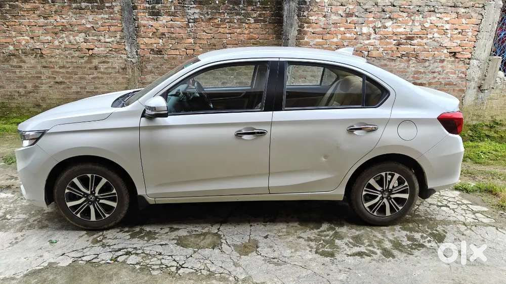 Honda Amaze Genuine Car With Company Record And One Hand Car
