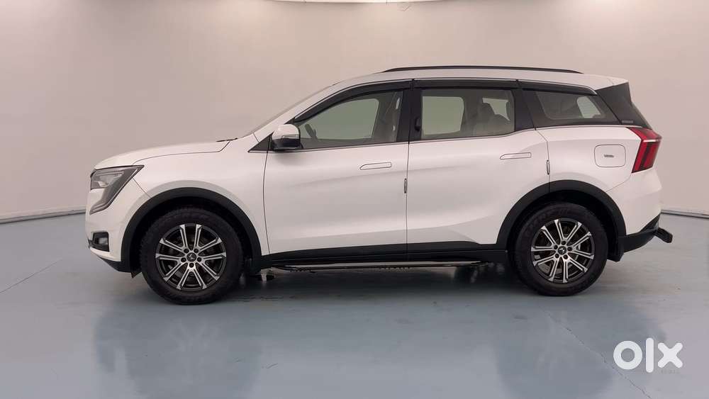 Mahindra Xuv700 2.0 Ax 7 Petrol Mt Str, 2022, Petrol