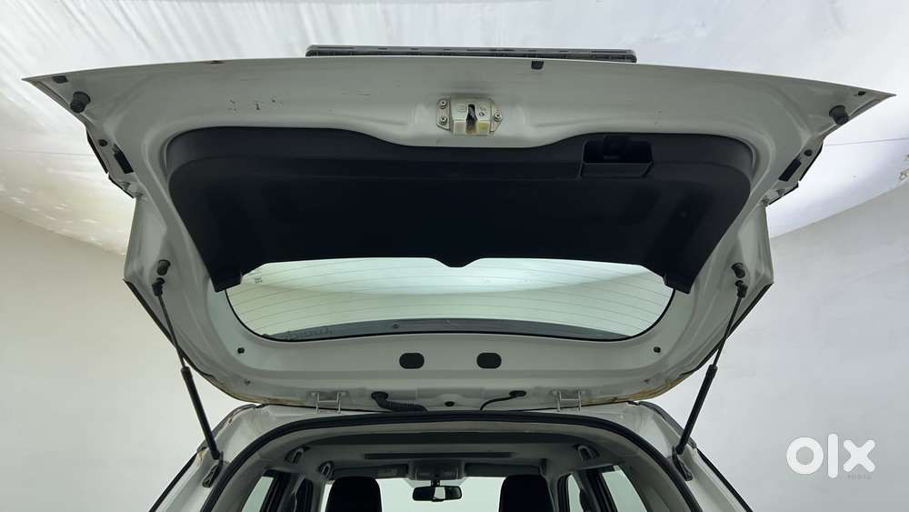 Maruti Suzuki Brezza 1.5 Zxi At Smart Hybrid Dual Tone, 2023, Petrol