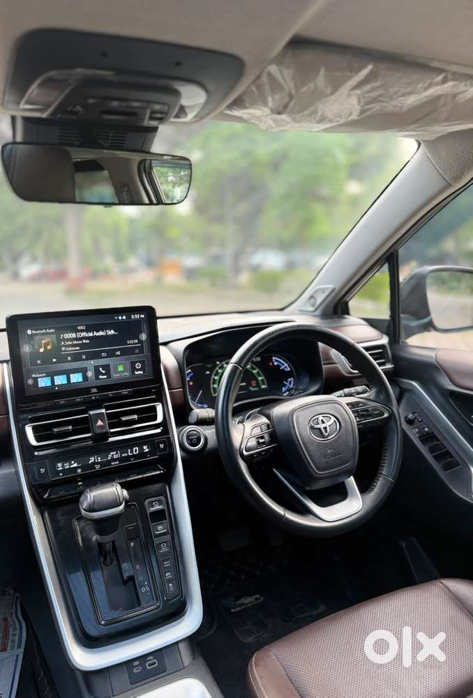 Toyota Innova Hycross 2.0 Zx (o) Hybrid 7 Str, 2025, Petrol