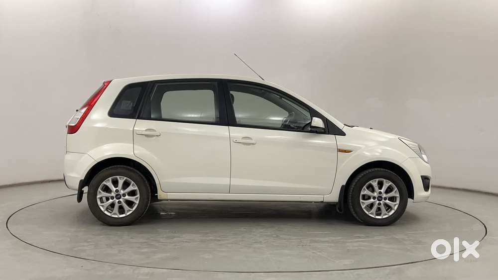 Ford Figo 2010-2012 Petrol Titanium, 2013, Petrol