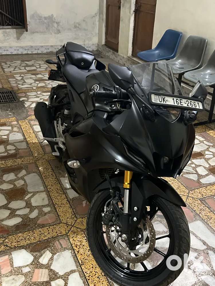 Yamaha R15 V4 Dark Knight 2022, well-maintained, sporty stylish