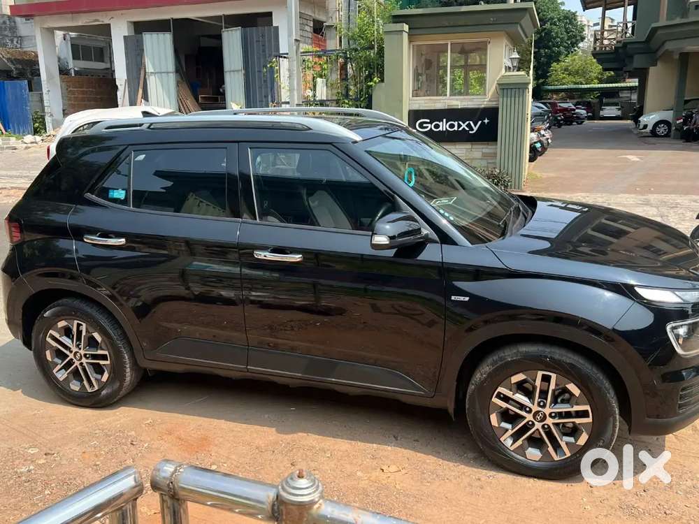 Hyundai Venue 2024 Petrol Well Maintained