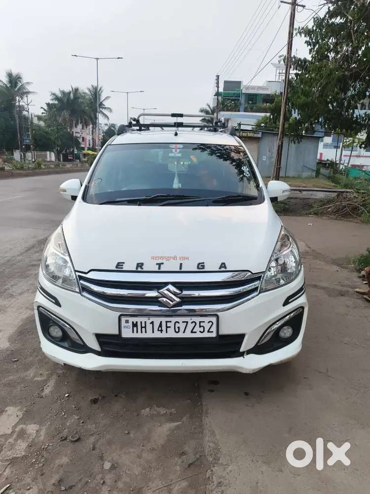 व्हाइट कलर टॉप मॉडल 2 की अवेलेबल ऑल टायर बटन एंड्राइड ऑटो रिवर्स कैमरा