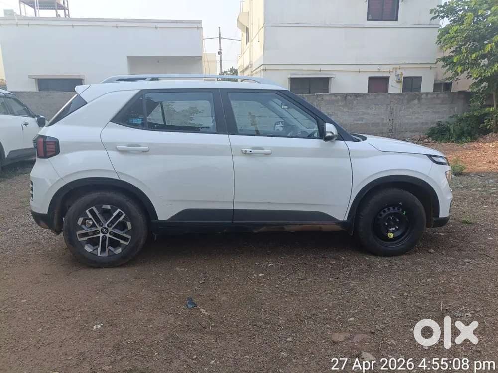 Hyundai Venue 2024 Diesel Well Maintained