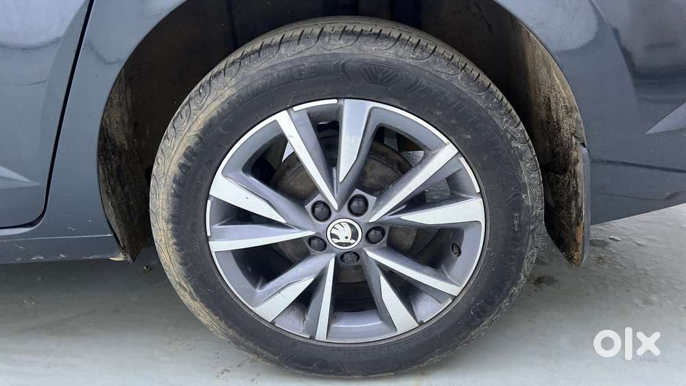 Skoda Slavia Style 1.0l Tsi At, 2022, Petrol