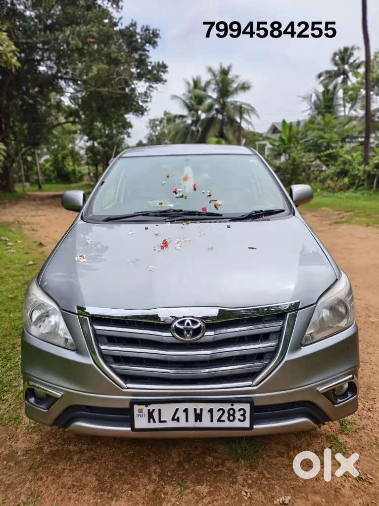 Premium Toyota Innova 2.5 G (2015)  New Insurance & Battery  Well-ma