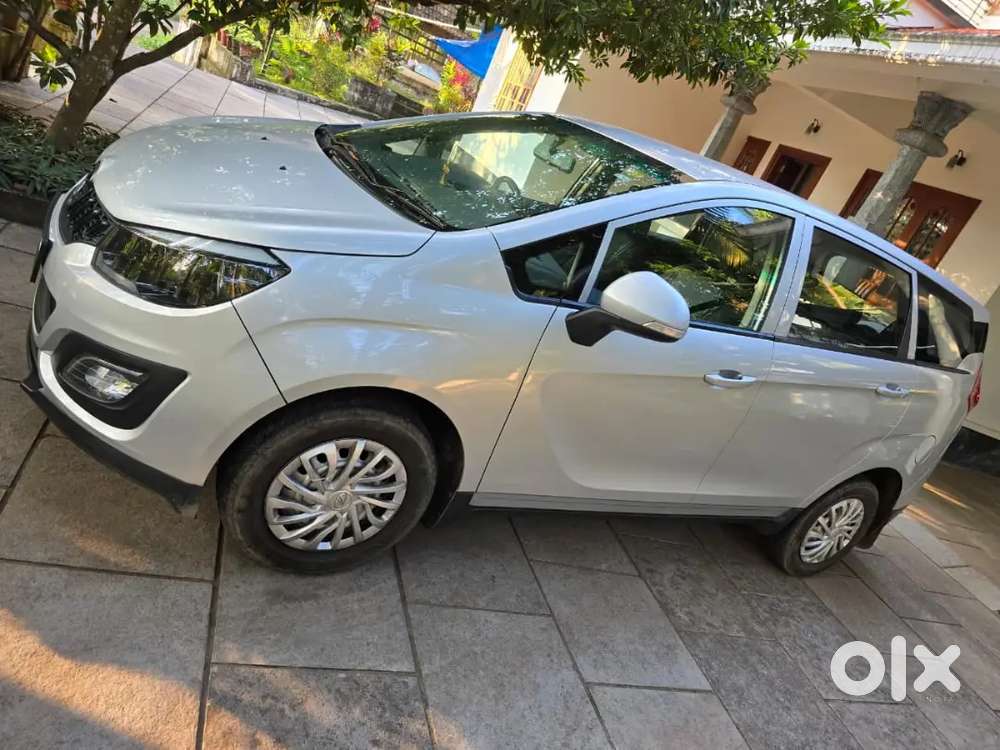 Mahindra Marazzo 2018 Variant