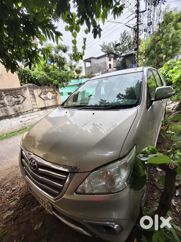 Toyota Innova 2.5 Crysta 2014