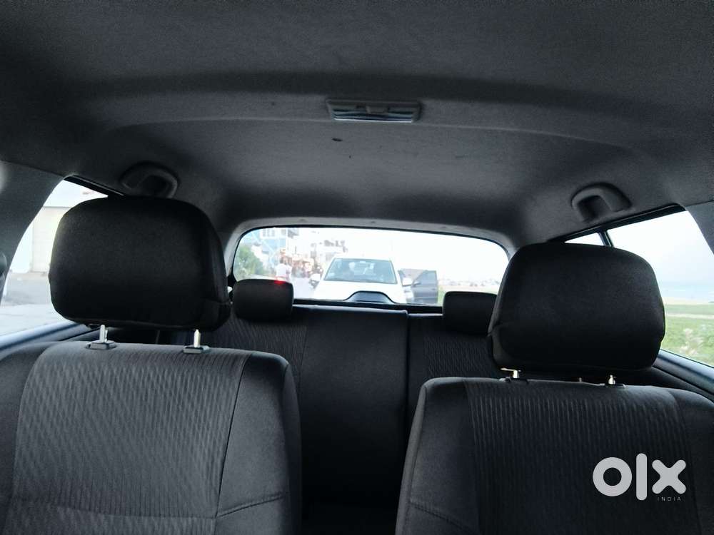 Maruti Suzuki Swift Vxi 1.2 Abs Bs-iv, 2015, Petrol