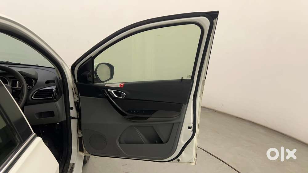 Tata Tigor Xza, 2018, Petrol