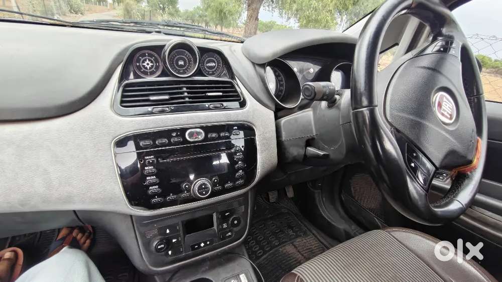 Fiat Avventura 2017 Diesel 88621 Km Driven Well Maintained 80% Tyre