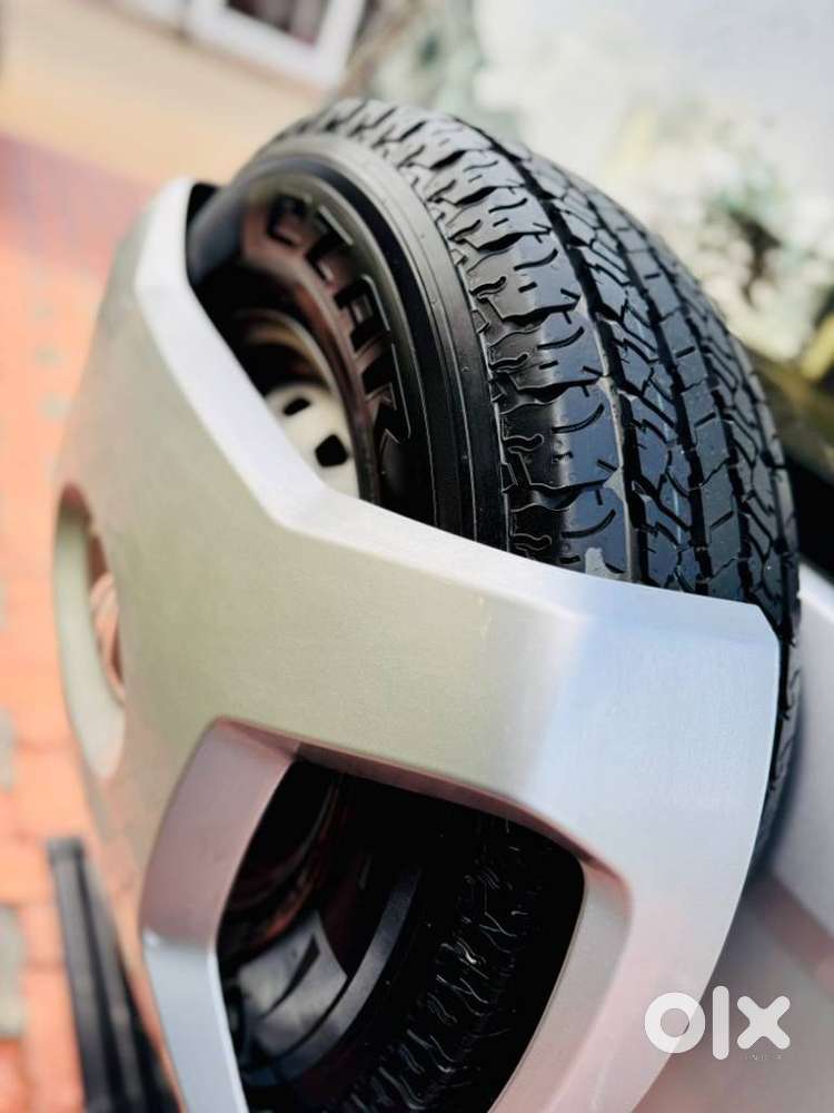 Mahindra Tuv 300 T4 Plus, 2019