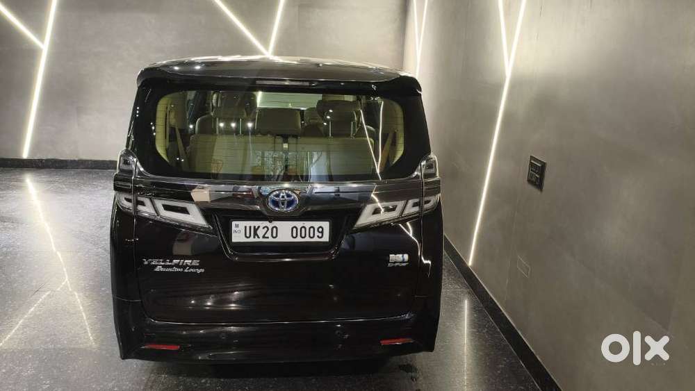 Toyota Vellfire 2.5 Executive Lounge, 2022, Petrol