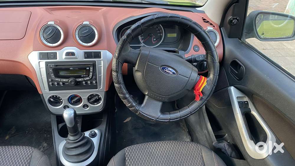 Ford Figo 2010-2012 Petrol Titanium, 2010, Petrol