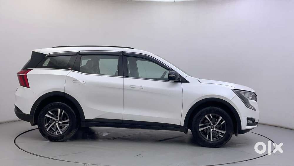 Mahindra Xuv700 2.0 Ax 5 Petrol Mt 7 Str, 2022, Petrol