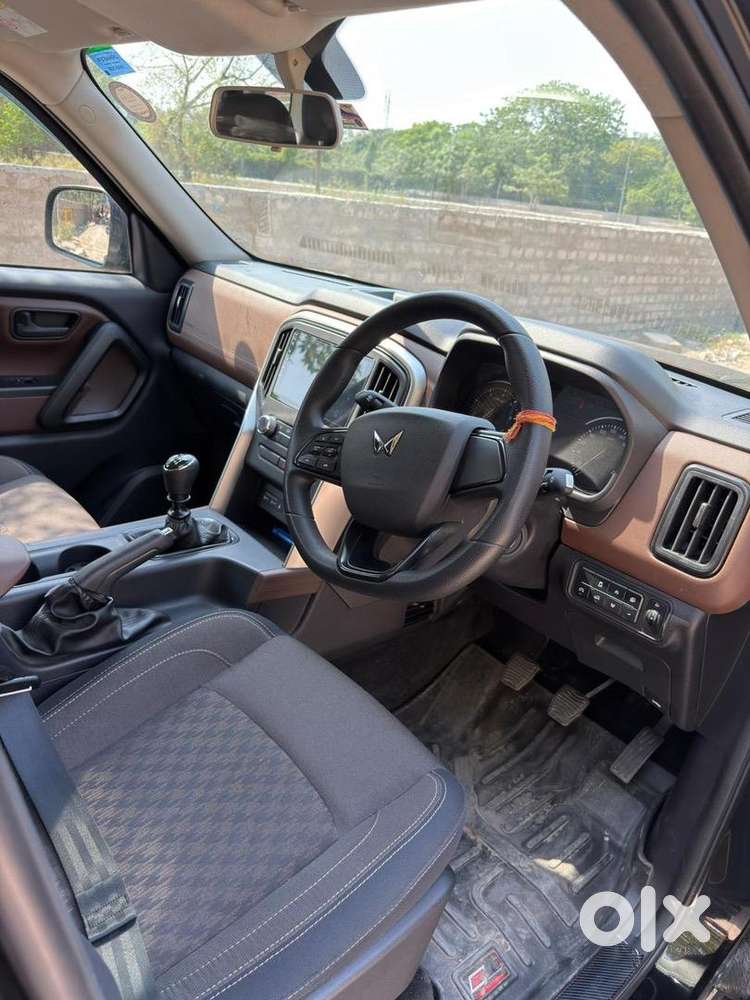 Scorpio N Z2 Petrol Black Colour