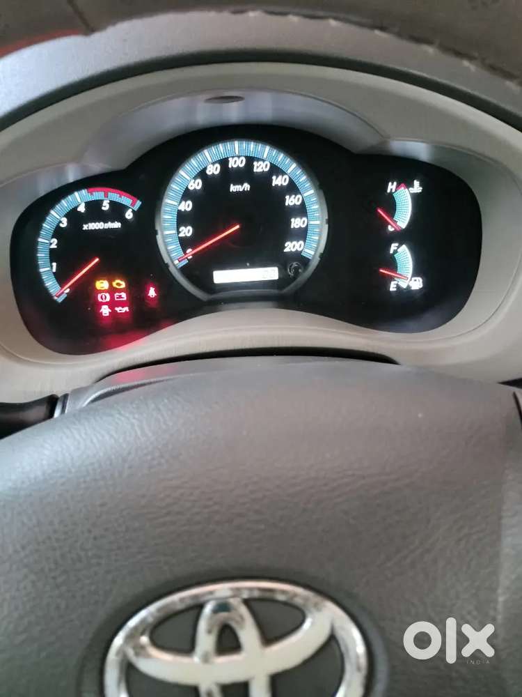 Toyota Innova 2014  2.5 V 7 Seater Diesel 105000 Km Driven