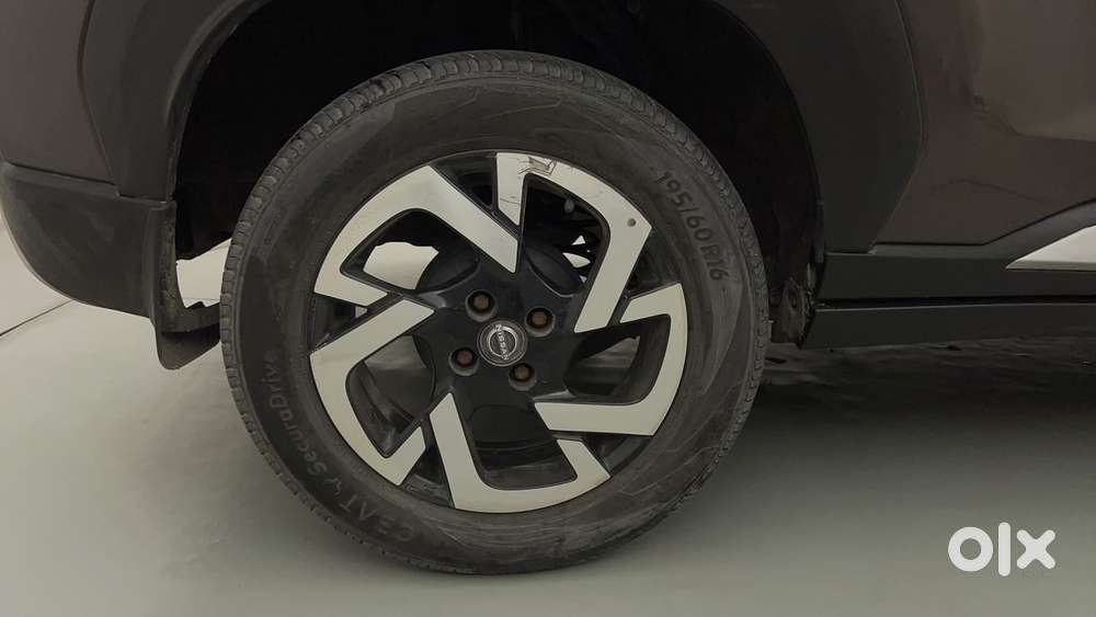 Nissan Magnite 1.0 Xv, 2022, Petrol