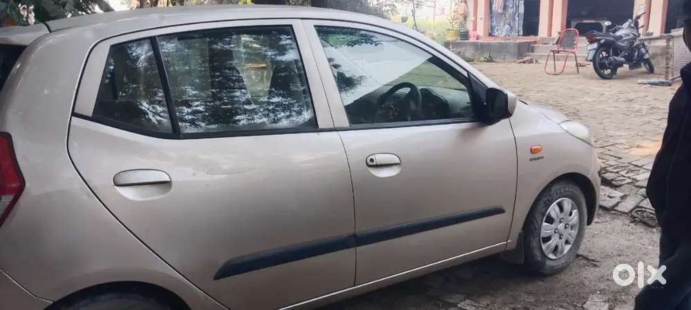 I 10 Car Golden Color