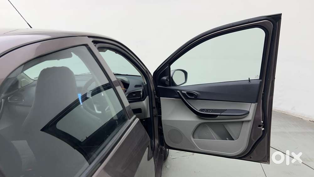 Tata Tiago 1.2 Revotron Xt, 2017, Petrol