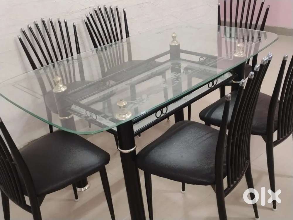 Dining Table good condition