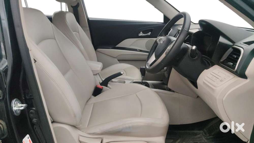 Mahindra Xuv300 1.2 W8 (o) Amt Petrol, 2023, Petrol