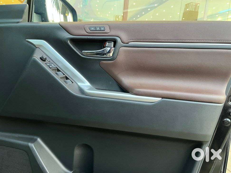 Toyota Innova Hycross 2.0 Zx (o) Hybrid 7 Str, 2025, Petrol