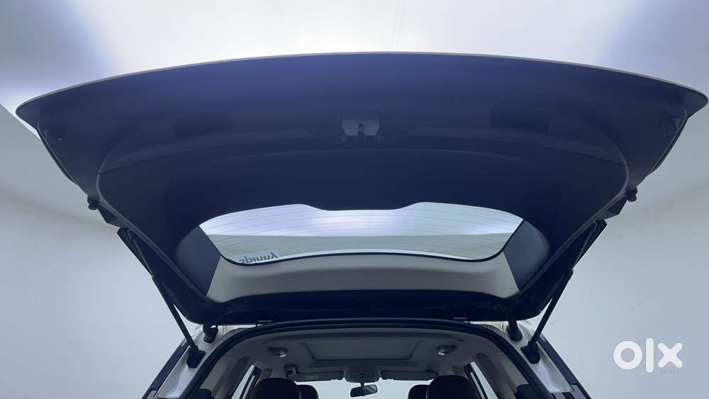 Mahindra Xuv700 2.0 Ax 5 Petrol At Str, 2021, Petrol