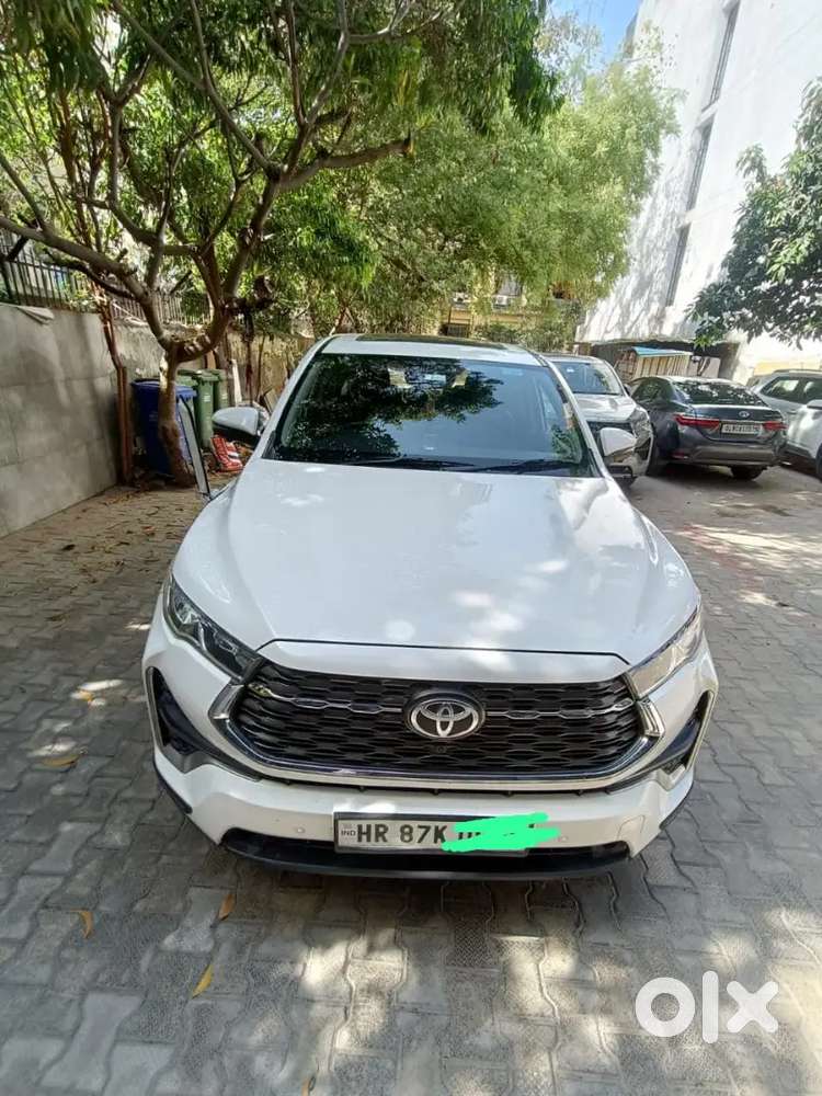 2023 Toyota Innova Hycross  Super White  Hr87  Executive - Owned