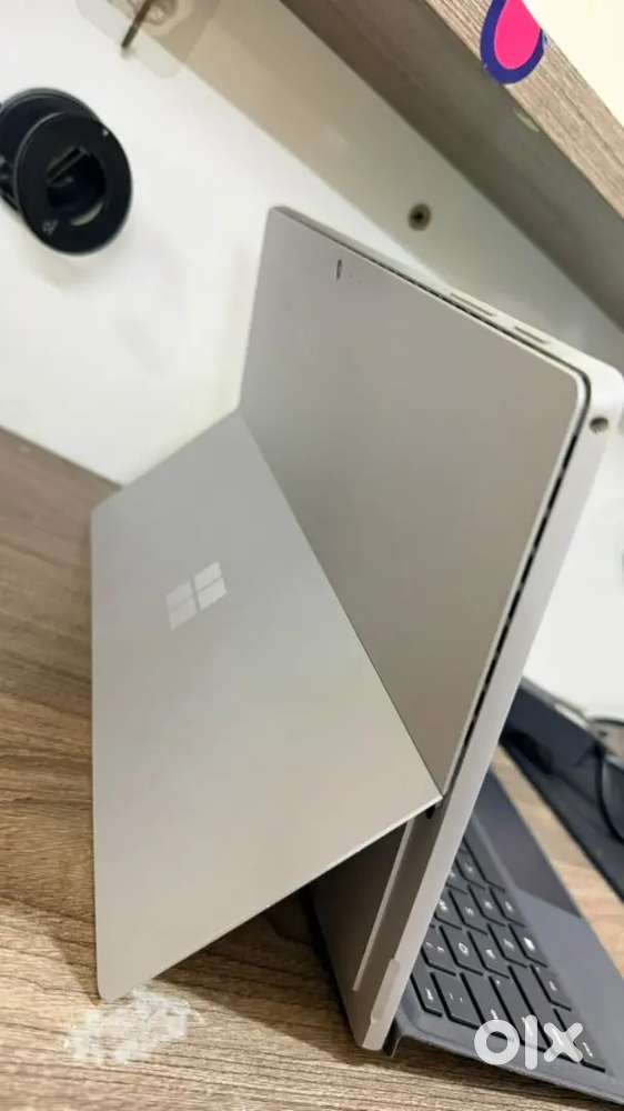 Microsoft Surface Pro 6 (Core i7, 8th Gen, 8GB RAM) with Detachable Ke