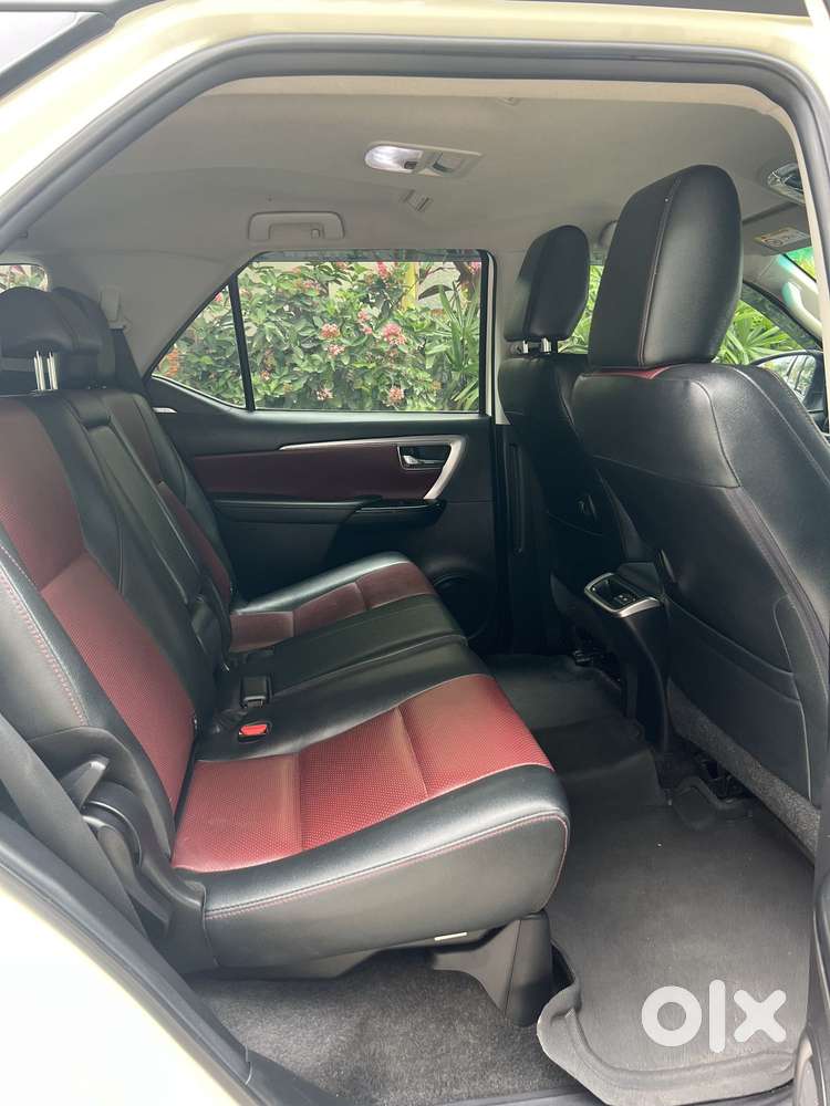 Toyota Fortuner Legender