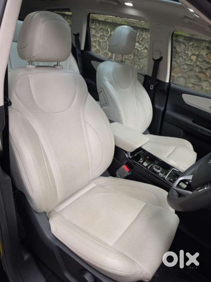 Mahindra Xuv700 2.2 Ax 7 Diesel At Luxury Pack Str Awd, 2025, Diesel