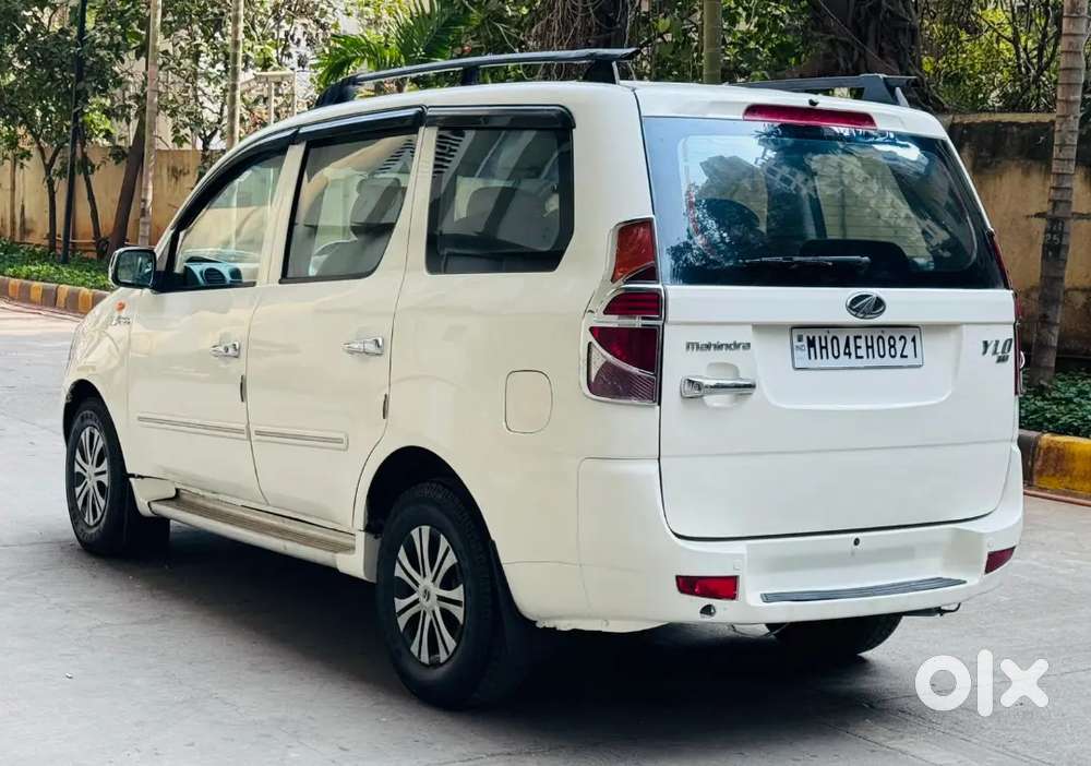 Mahindra Xlro Pearl White