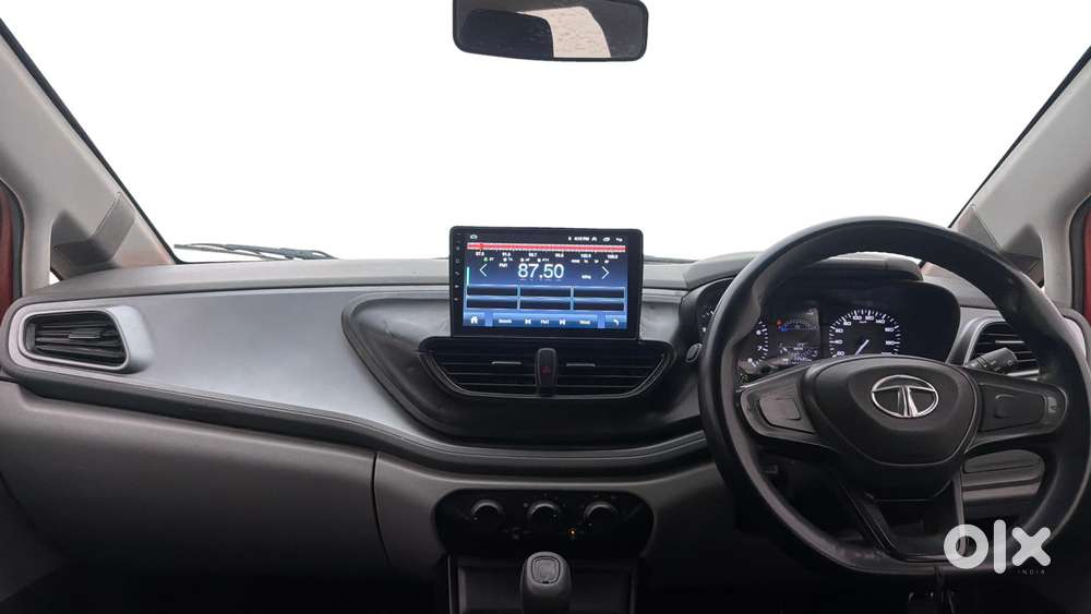 Tata Altroz 1.2 Xe, 2020, Petrol
