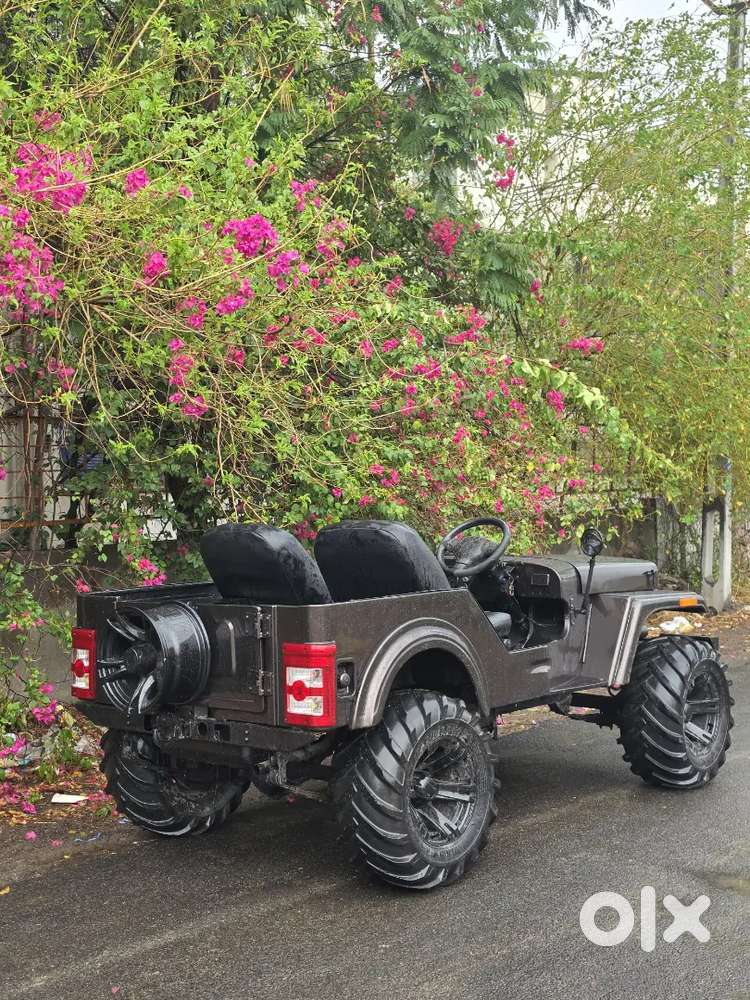 Mahindra Jeep Classic 1983