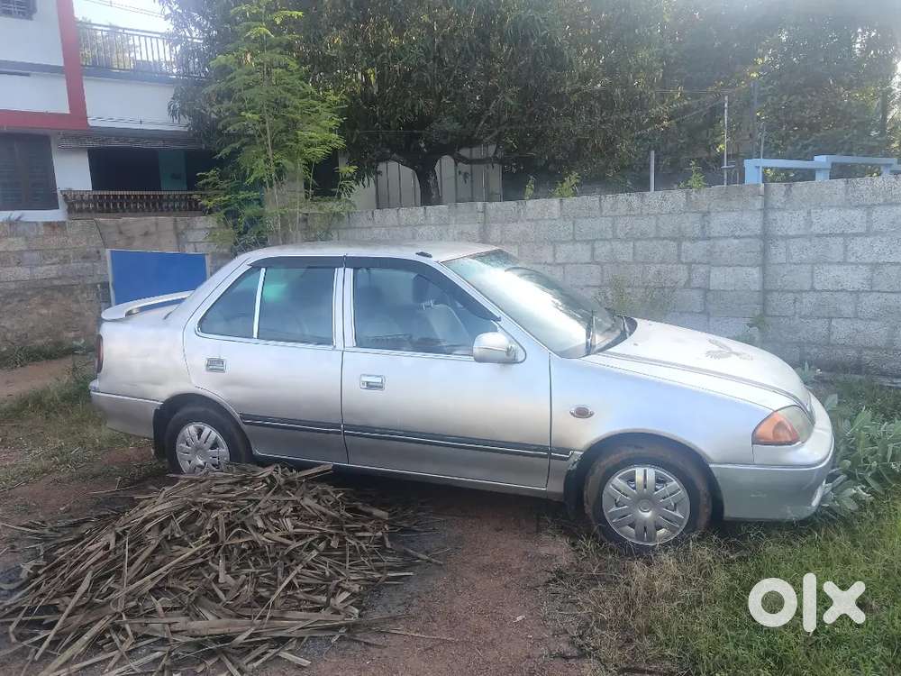 Maruti Suzuki Esteem Ax At 2004