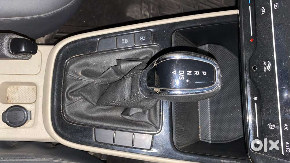 Skoda Slavia 1.0 Ambition Tsi At, 2022, Petrol