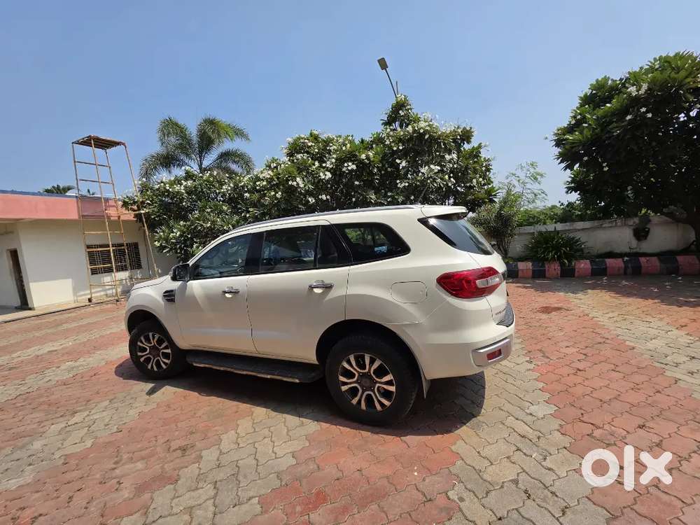 Ford Endeavour 2.2 At Diesel 2019 Showroom Condition Car