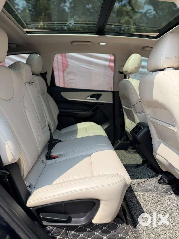 Mahindra Xuv700 2.0 Ax 7 Petrol At Str, 2023, Petrol
