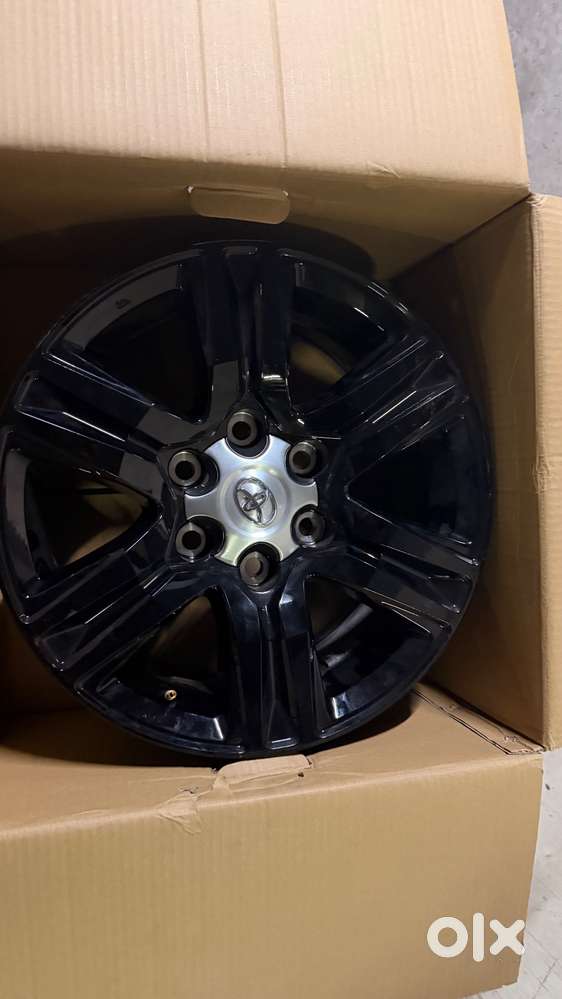 Toyota Fortuner 17 Inch Oem Alloys Leader Edition