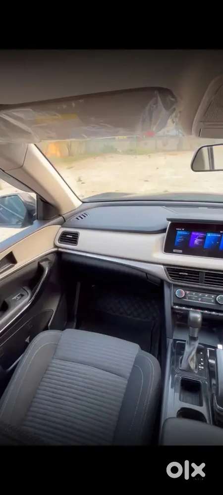 Brand New Mahindra Xuv 2026 Automatic Ax5 7 Seater Black Color