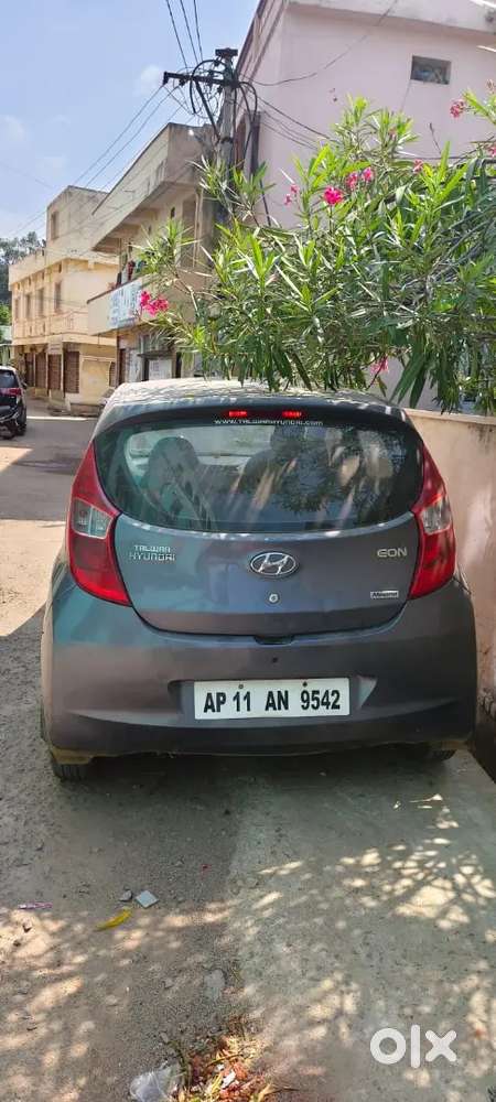 Hyundai Eon Magna 2012 Variant