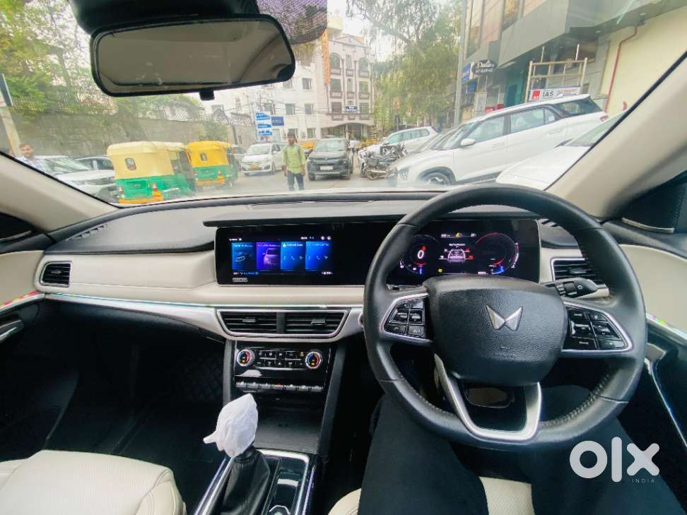 Mahindra Xuv700 2.2 Ax 7 Diesel Mt Luxury Pack Str, 2022, Diesel